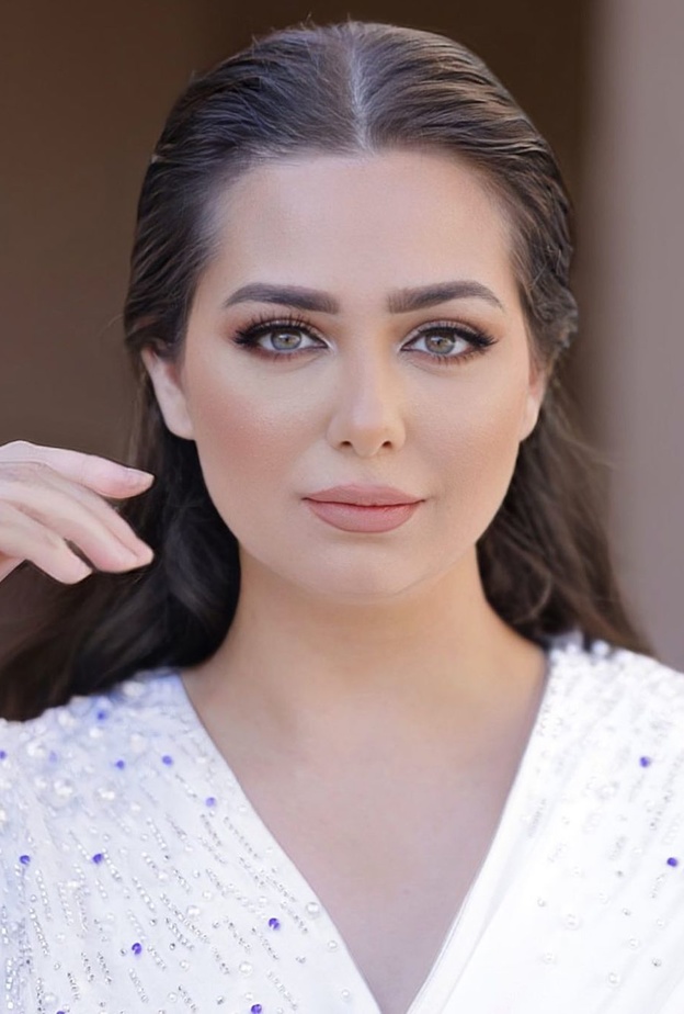 هبة مجدي بدون مكياج على البحر وخطوات تطبيق مكياج ناعم على طريقتها