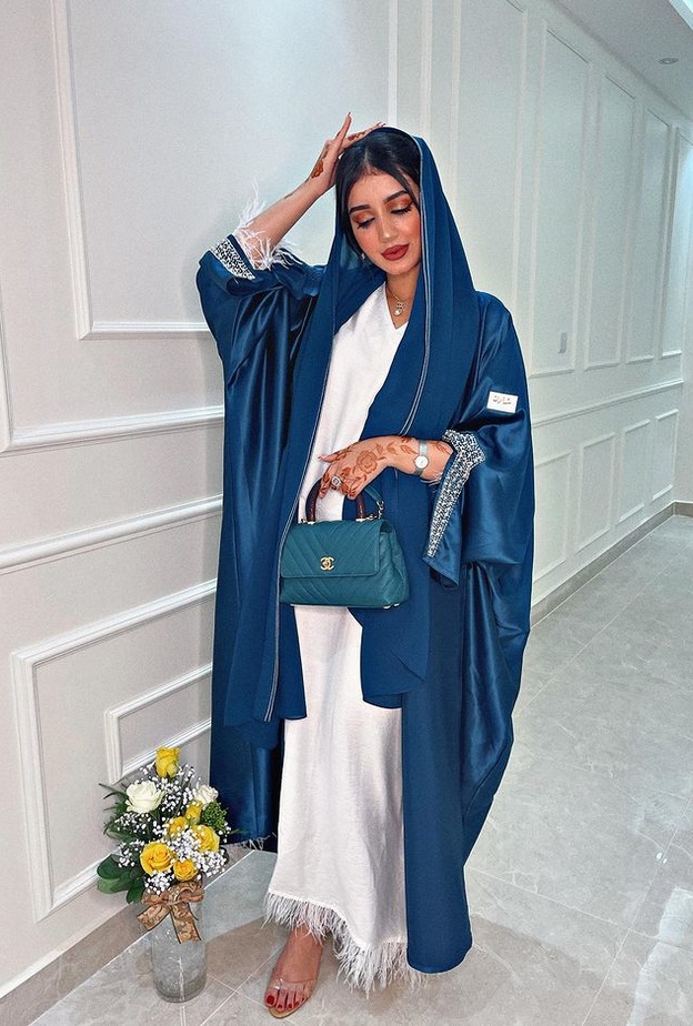 موديلات عبايات فاخرة للمناسبات مستوحاة من إطلالات خولة المراغي