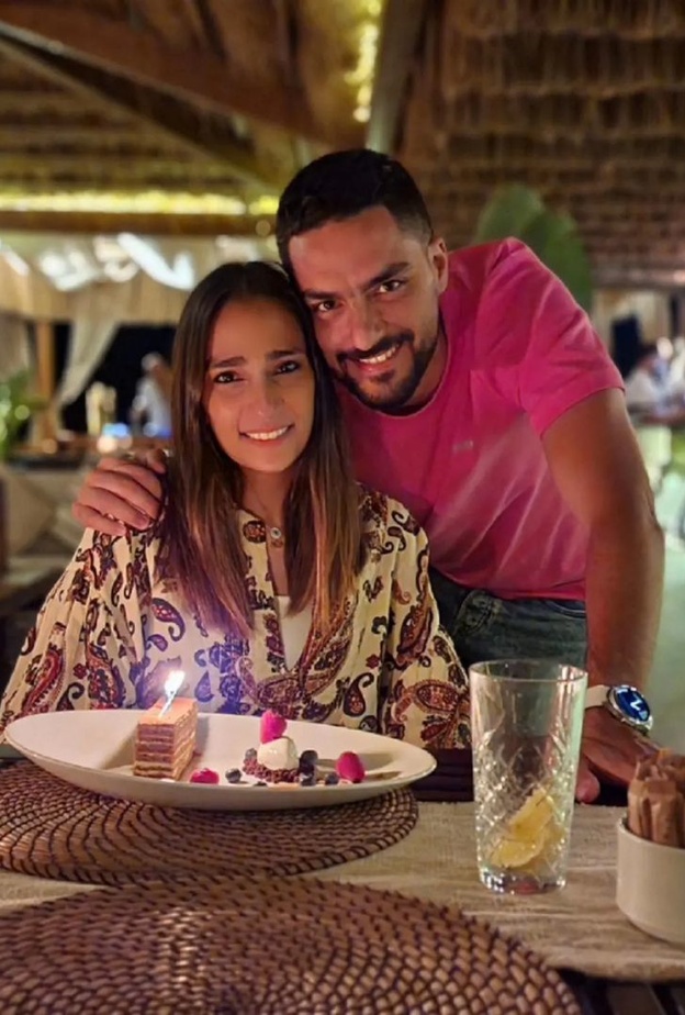 حسن الشافعي يحتفل بعيد ميلاد زوجته