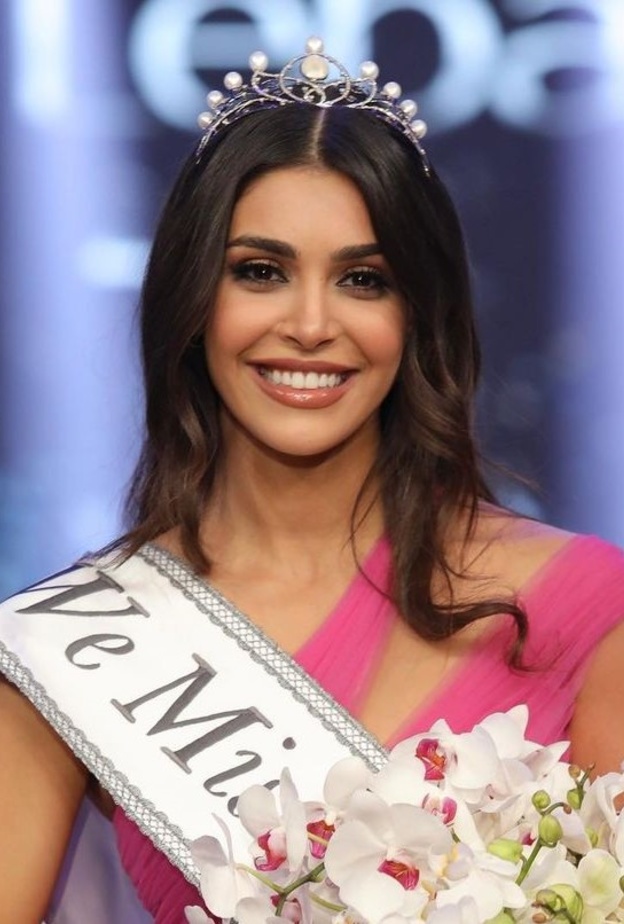 ياسمينا زيتون ملكة جمال لبنان للعام 2022 