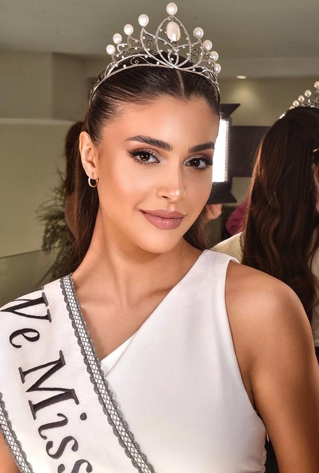 مكياج برونزي ناعم بالخطوات من أحدث إطلالة لملكة جمال لبنان 2022 ياسمينا زيتون