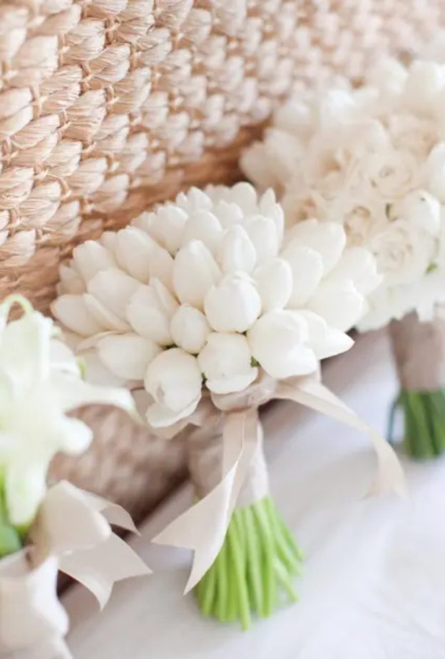 أفكار رائعة لإضافة زهور التوليب لثيم حفل زفافك
