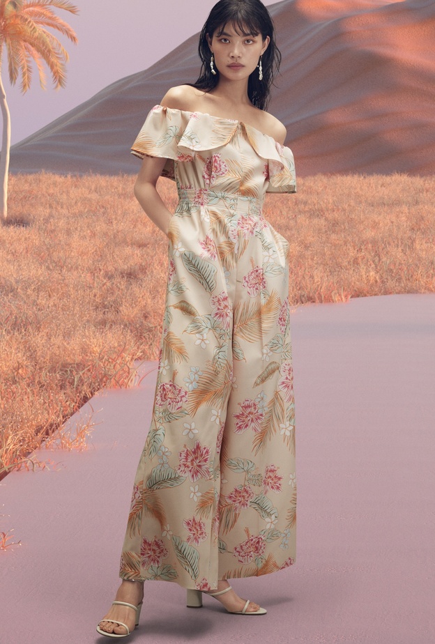 أجمل موديلات جمبسوت ملون لإطلالة ملفتة في صيف 2022