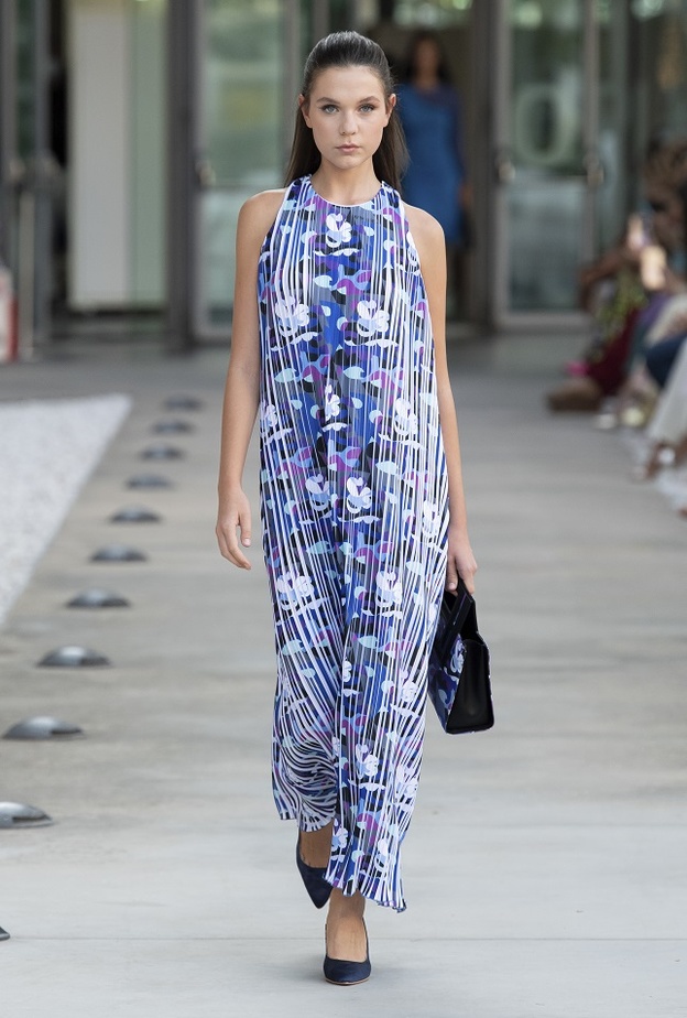 موديلات فساتين ملونة طويلة تناسب إطلالات العيد من LAura Biagiotti