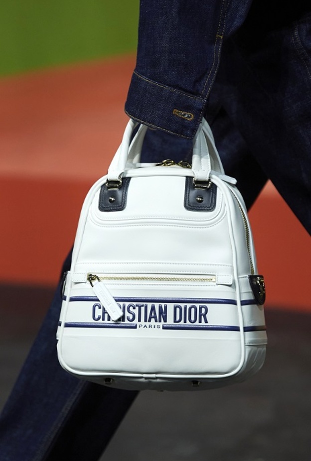 موديلات حقائب كاجوال باللّون الأبيض من Christian Dior