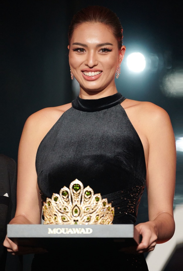 معوّض تكشف عن تاج ملكة جمال الكون في تايلاند 2022