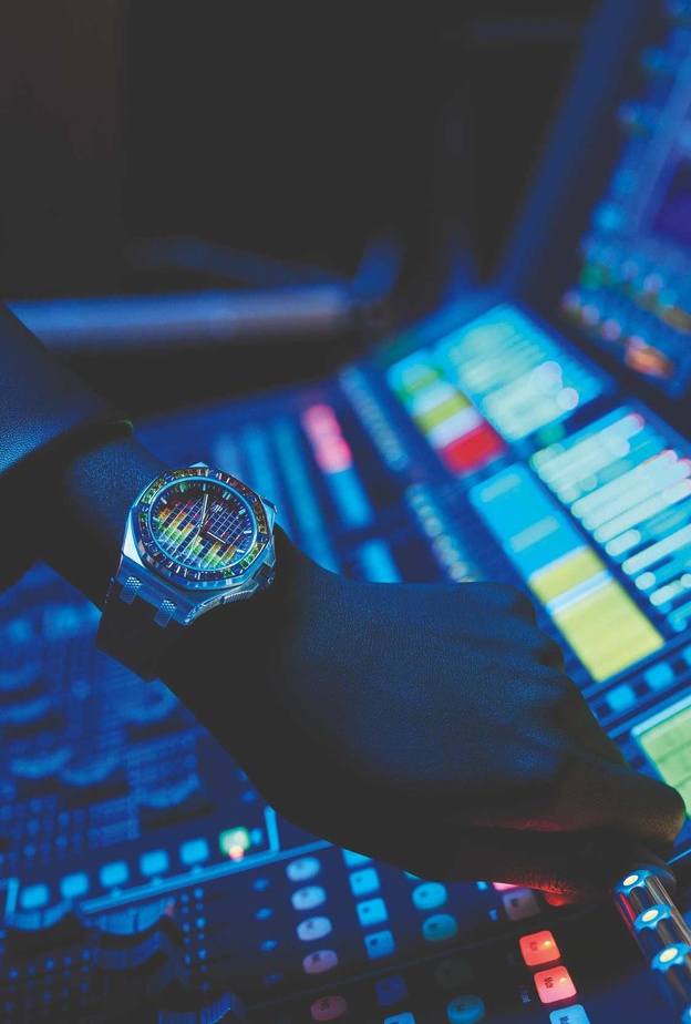 أوديمار بيغه تكشف النقاب عن طرازات جديدة من ساعة رويال أوك أوفشور تزدانُ بألوانٍ من عالم الموسيقى