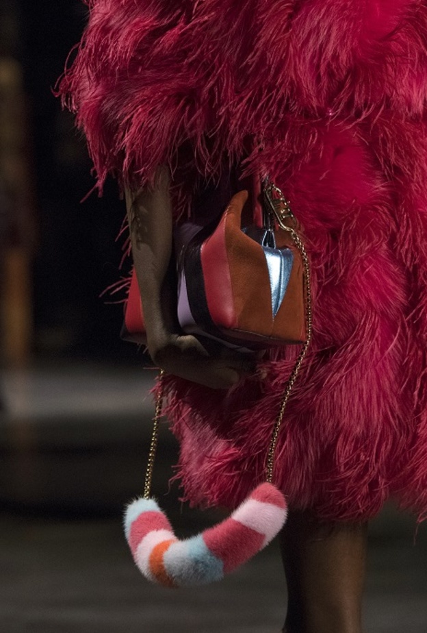 صور الحقيبة المقلمة صيحة لافتة مع أحدث موديلات صيف 2022 