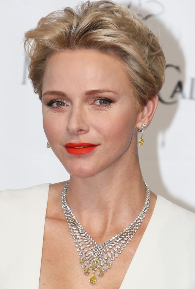 كيف عبر أمير موناكو عن حبه لزوجته الأميرة شارلين