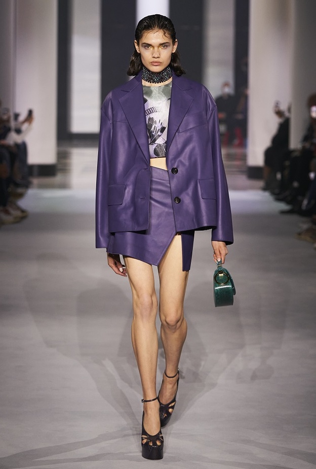 تنسيق إطلالات بقماش الجلد للوك شيك مميّز من Lanvin