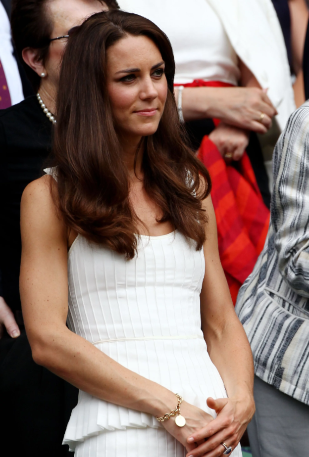 ما هي قصة السوار الذي أهدته كاميلا باركر إلى كيت ميدلتون؟