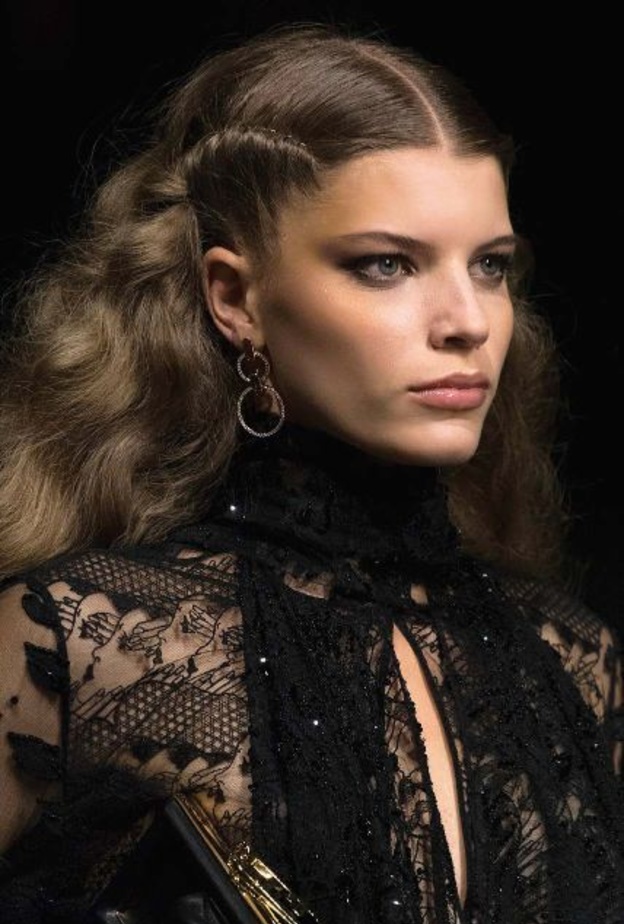 إطلالة وجهك مشرقة وجذابة بمستحضرات لا غنى عنها لصيف 2022