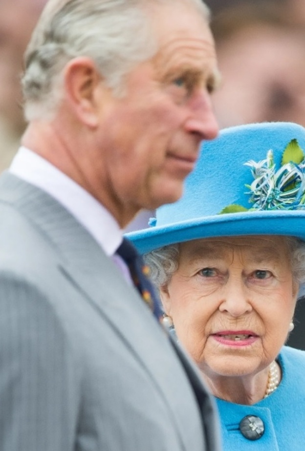 قصر باكنغهام يعيد تعريف مهام عمل الملكة بعد إسناد جزء من مهامها للأمير تشارلز