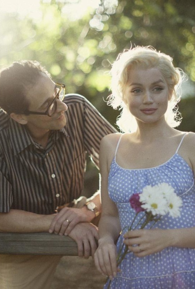 آنا دي أرماس من كوليس فيلمها الجديد عن مارلين مونرو