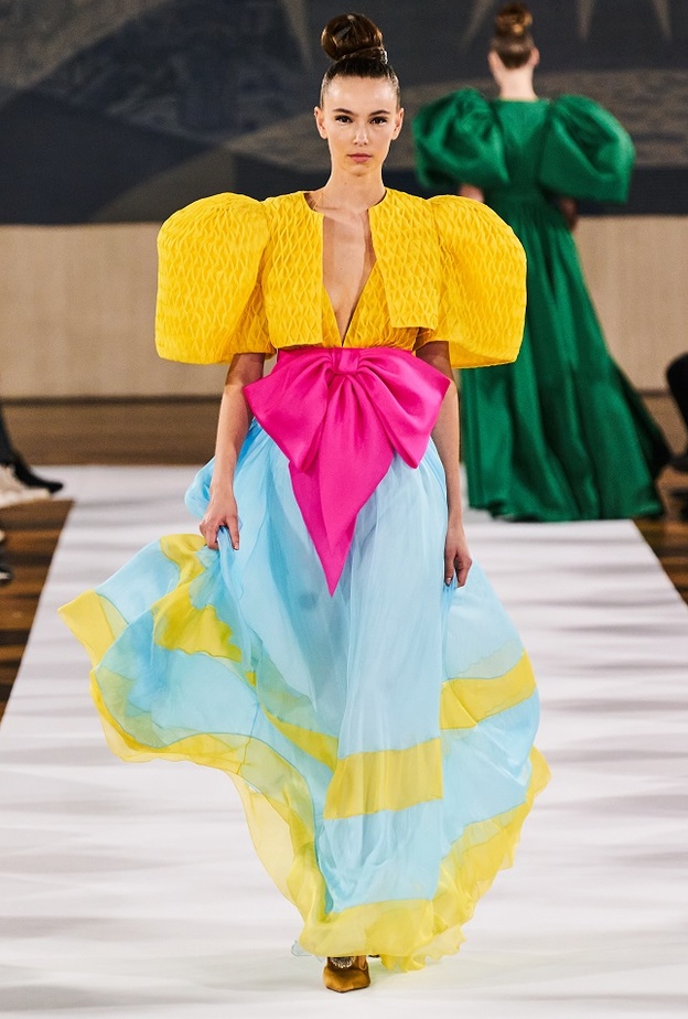 تنسيق إطلالات بألوان قوية للوك ساحر من Yanina