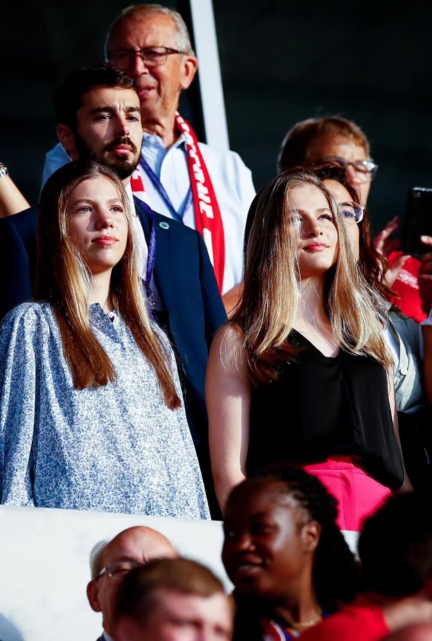 الأميرتان ليونور وصوفيا تشجعان منتخبهما الوطني بطولة أمم أوروبا للسيدات