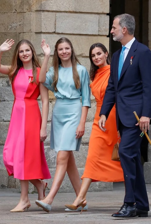  أحدث ظهور رسمي لملكة إسبانيا وابنتيها بإطلالات ملونة