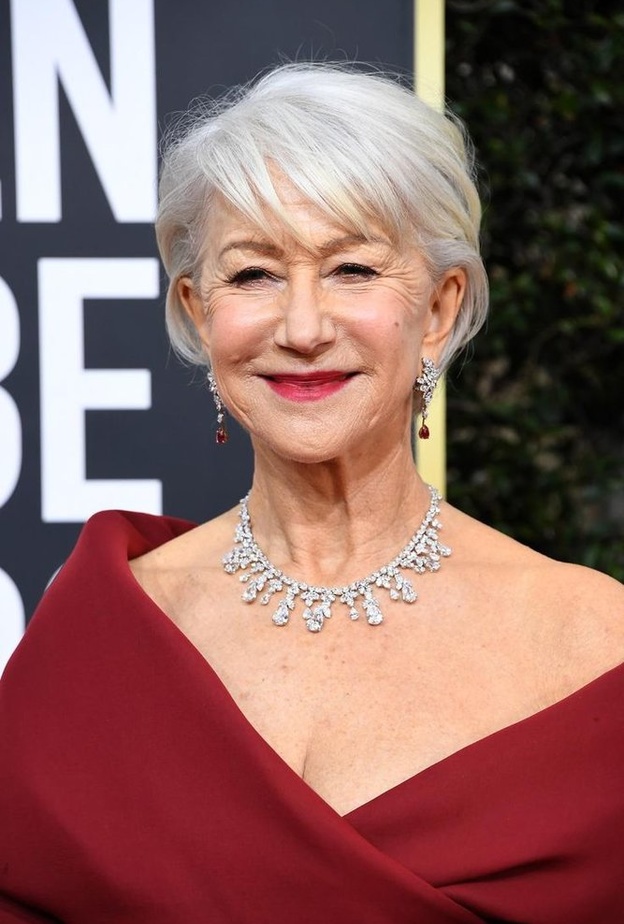  هيلين ميرين Helen Mirren بمجوهرات من توقيع Harry Winston