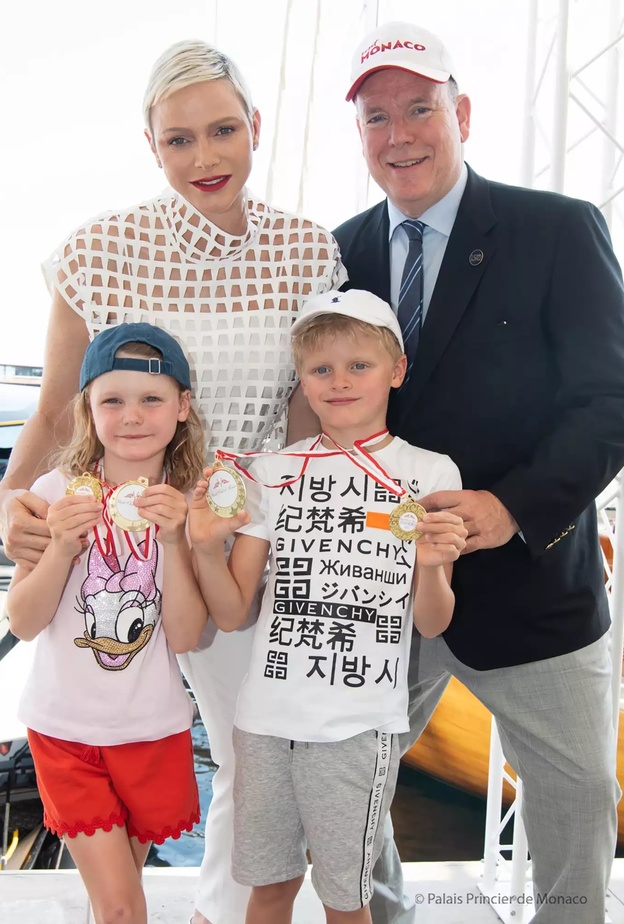 أمير وأميرة موناكو يحتفلان بإنجاز جديد لطفليهما التوأم