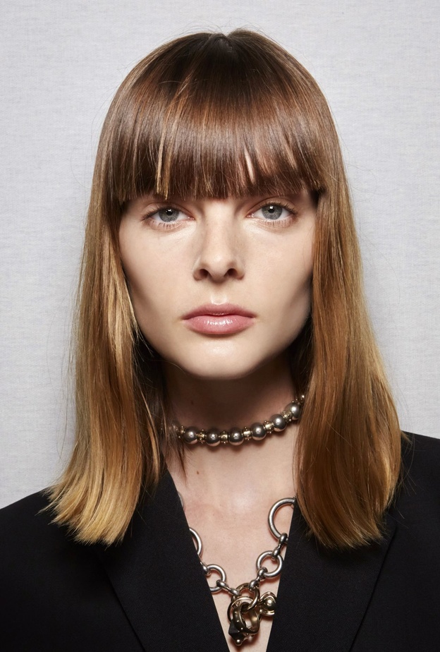 تسريحات الشعر المالس مع الغرة الامامية من وحي دار Ports 1961