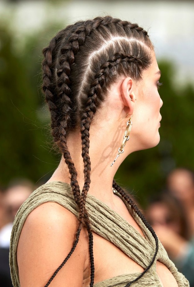 أفضل تسريحات الجدائل موضة صيف 2022 وخطوات تطبيقها