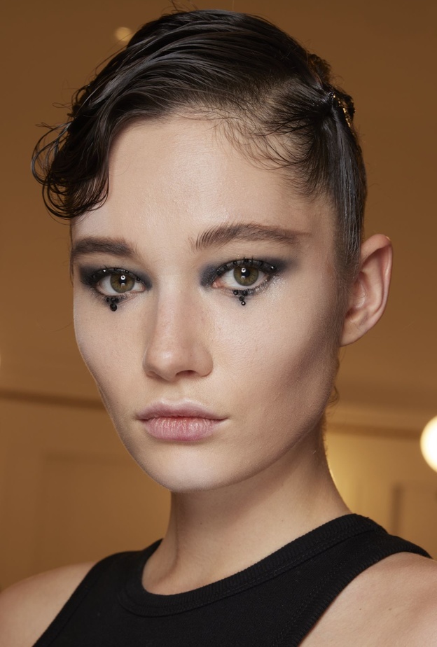 صيحات جمالية خارجة عن المألوف في اليوم الثاني من أسبوع الهوت كوتور لشتاء 2023