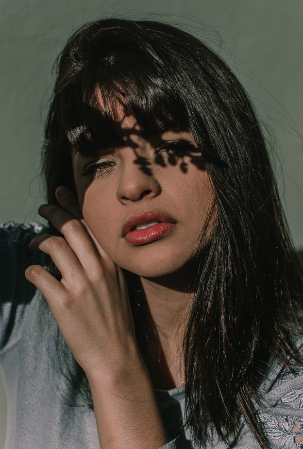 وصفات طبيعية للعناية بالشعر الدهني في الصيف