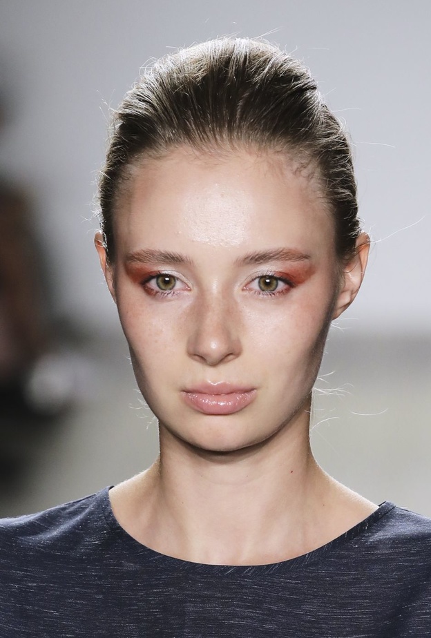 طرق تطبيق الوان أحمر شفاه نيود تناسب عيد الاضحى 2022