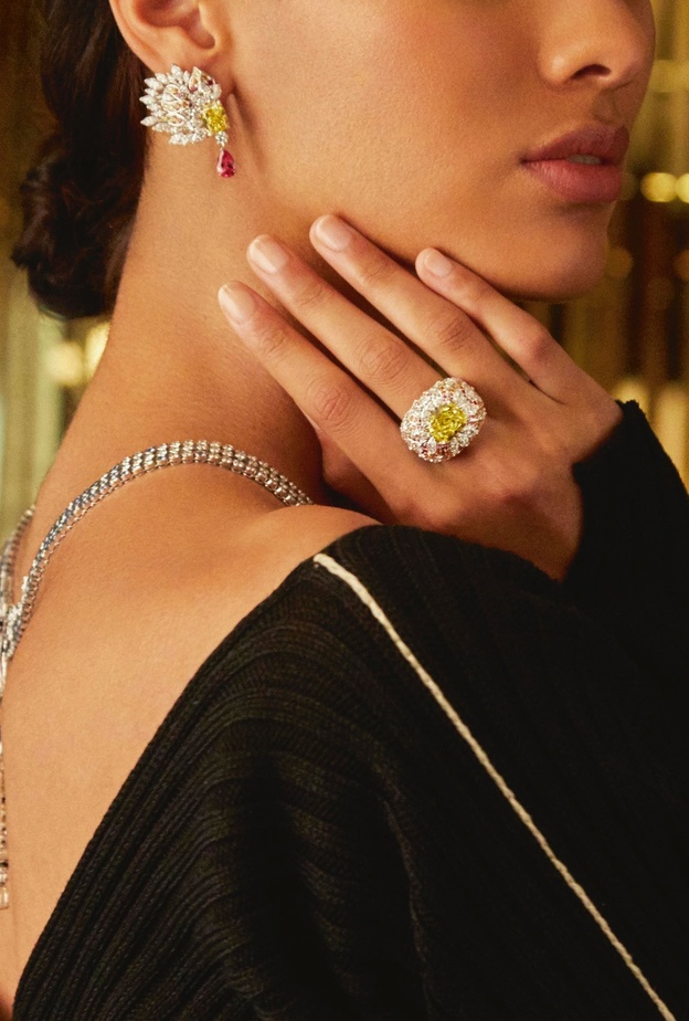 مجوهرات حجر الألماس الأصفر أجمل اختیارات في ھذا الموسم