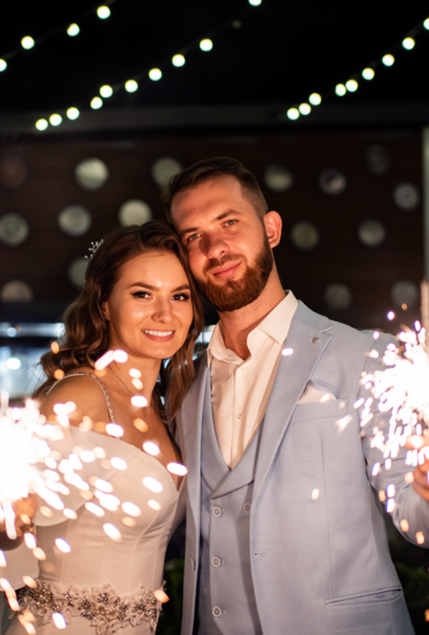 أفكار رائعة لإضافة الألعاب النارية لحفل زفافك