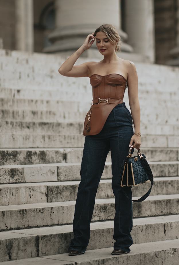 أفكار لاعتماد وتنسيق الكورسيه بأساليب أنثوية وعصرية