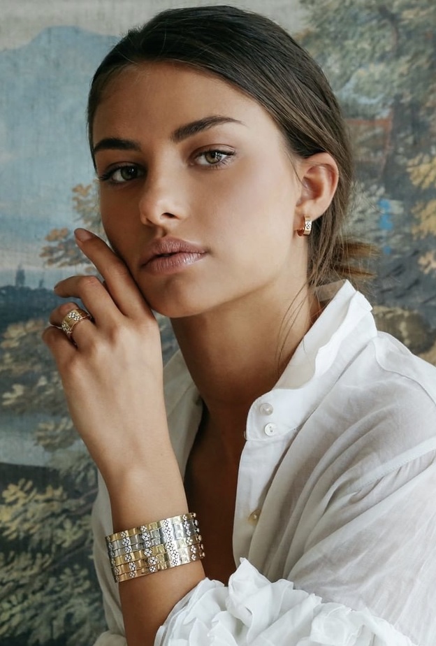 أساور من الذهب الأبيض والألماس من مجموعة Love in Verona من دار Roberto Coin