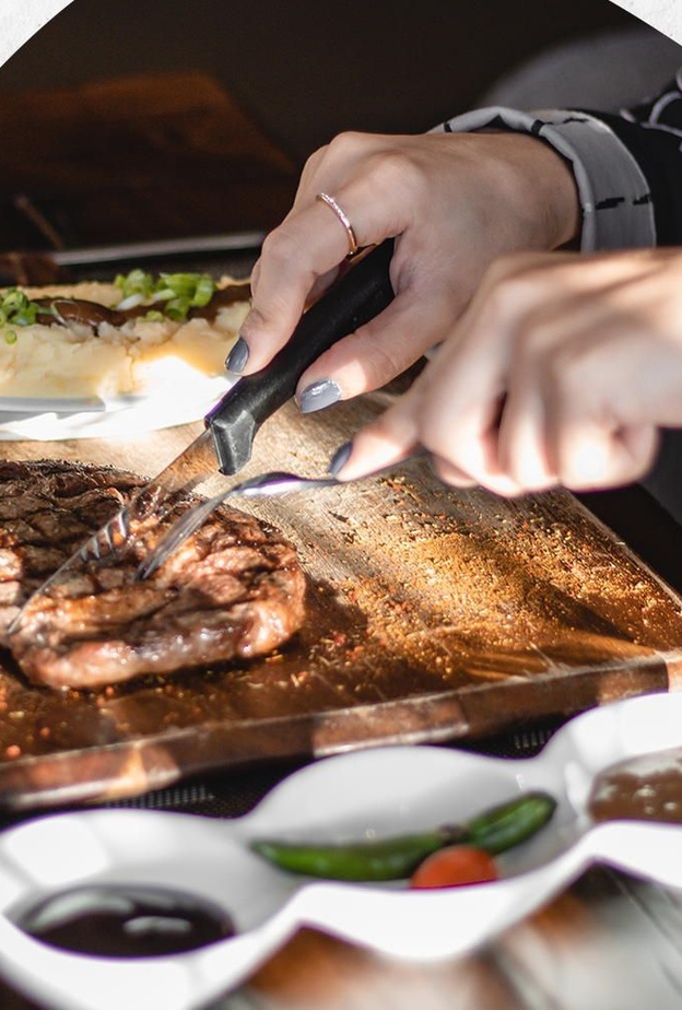 أفضل 6 مطاعم في تبوك.. تجربة لا تنسى وأجواء شهية