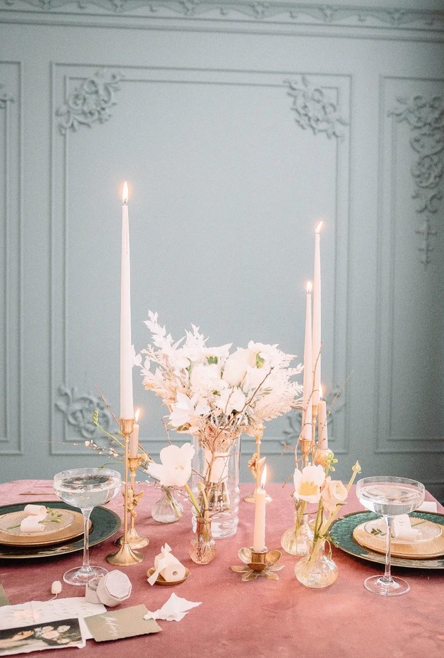 أفكار رائعة لديكور طاولات حفلات الزفاف بالزجاجات الطبية