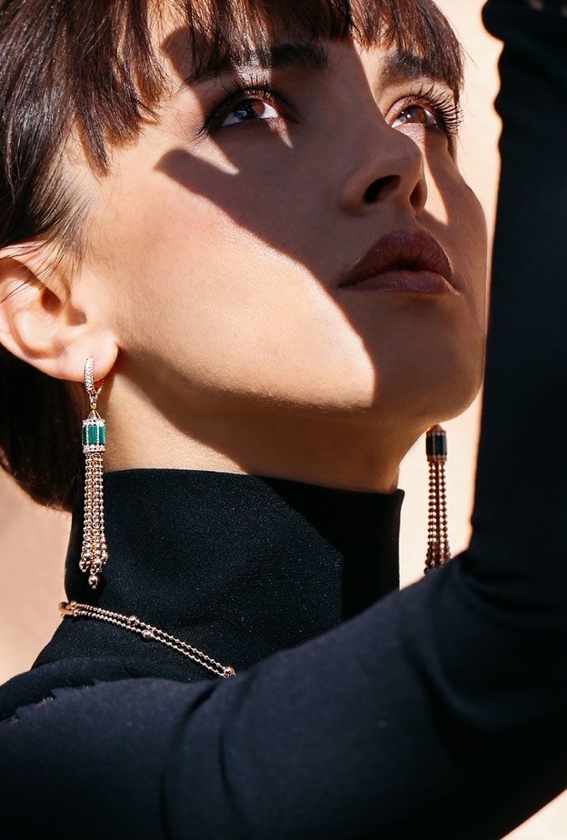 أقراط ذهبية من دار روبيرتو كوين