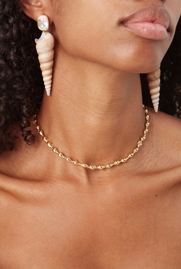 أقراط Spira crystal & shell drop من AMINA MUADDI (2)