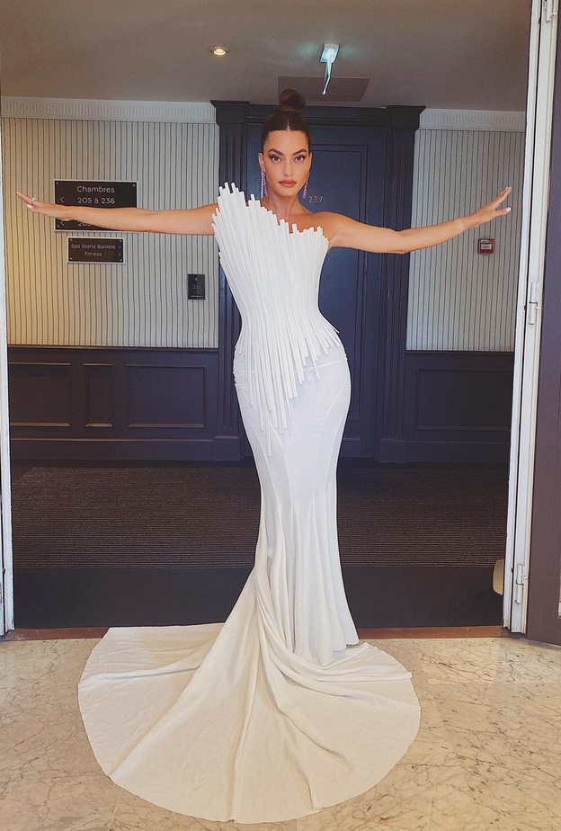 موديلات فساتين سهرة طويلة مستوحاة من كارن وازن 