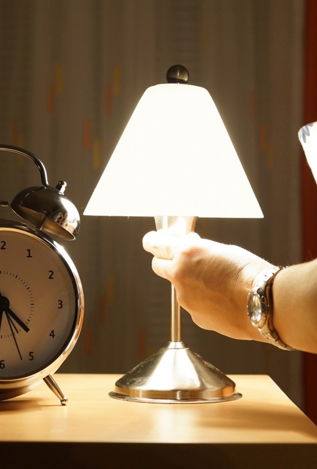 اختيار غطاء معدني يوفر مصدر ضوء اتجاهي أكثر يعمل بشكل جيد للقراءة