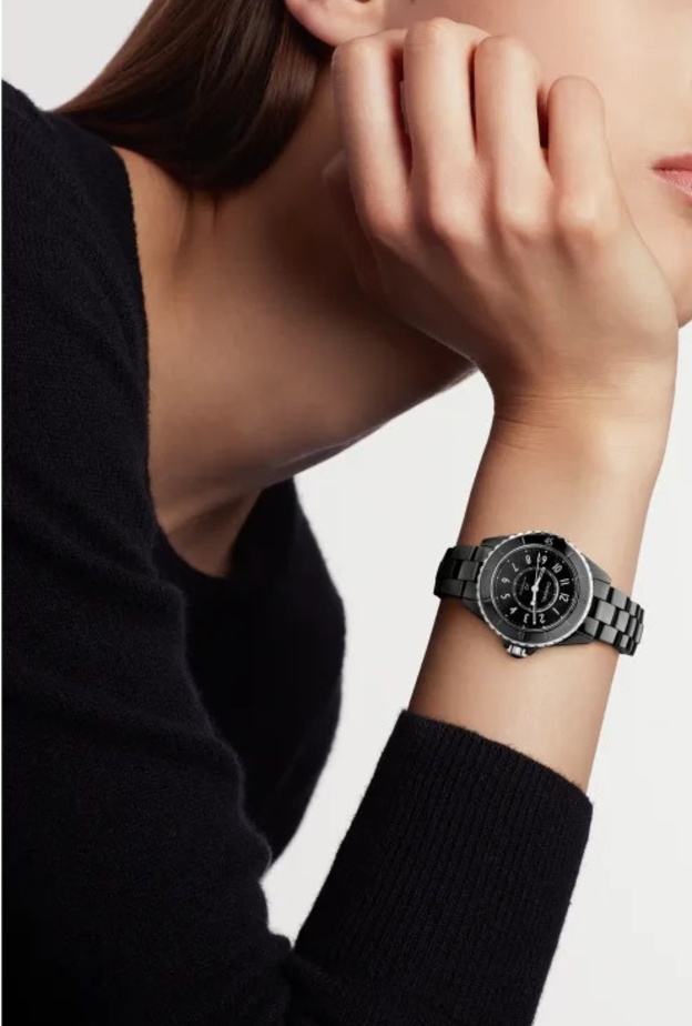 اكتشف أحدث موديلات ساعات J12 من شانيل