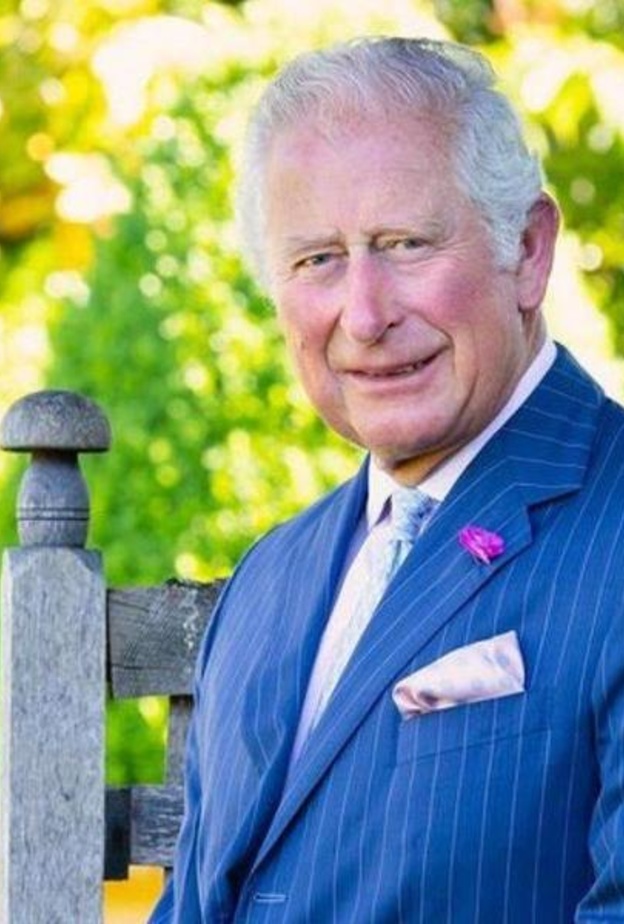 الأمير تشارلز يؤجج الخلاف داخل العائلة المالكة برفضه مناشدة جديدة للأميرتين بياتريس ويوجيني