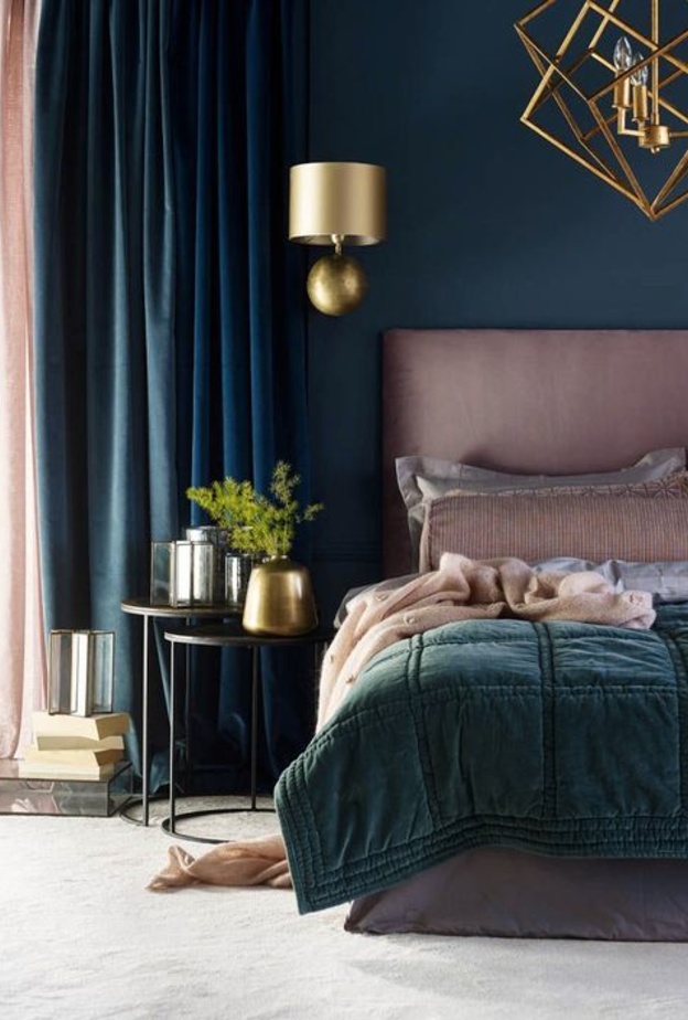 أفكار لإضفاء لمسة من بريق فن الآرت ديكو على غرف النوم