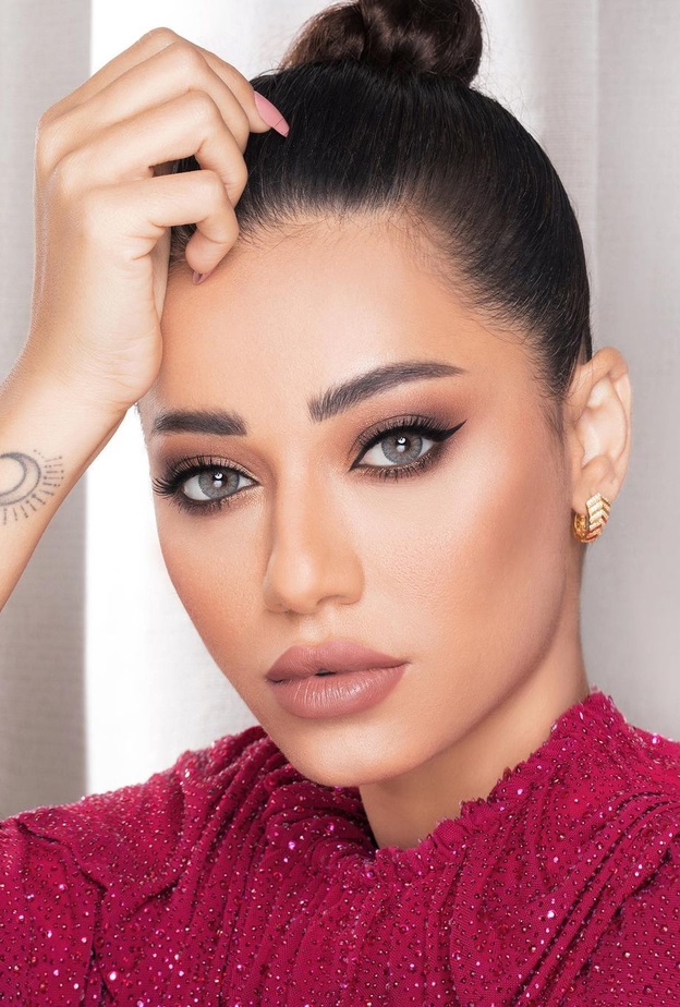 طرق مختلفة لرسم الآيلانير الكلاسيكي من وحي النجمات العرب