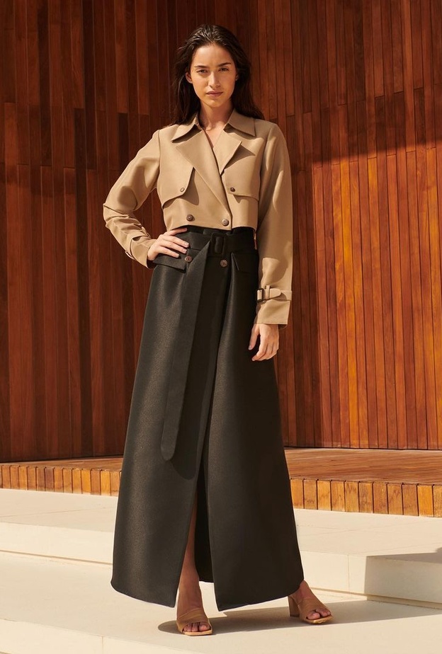 الترانش الذي جاء باللونين البيج والبنيّ من علامة SERRB