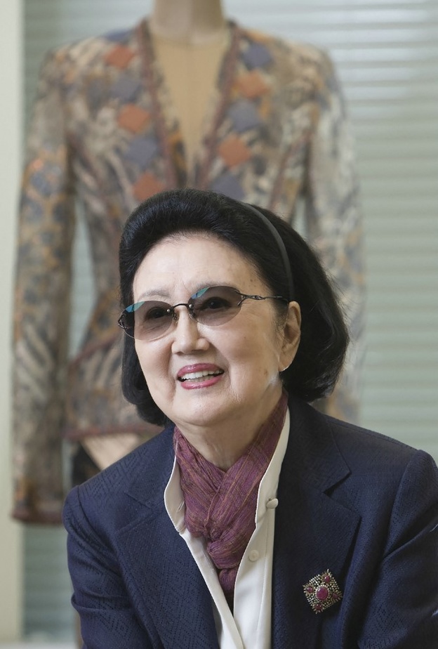 الصورة التقطت في 22 يونيو 2011 تظهر المصممة اليابانية الراحلة Hanae Mori في طوكيو