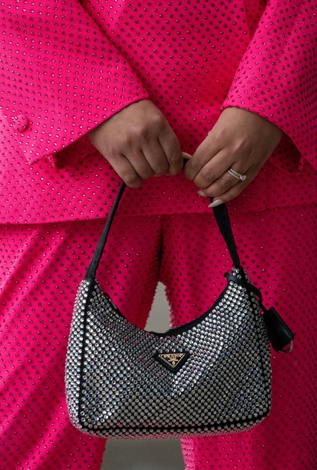 العلامات الأبرز التي باعها الجيل زد تشمل علامة Prada