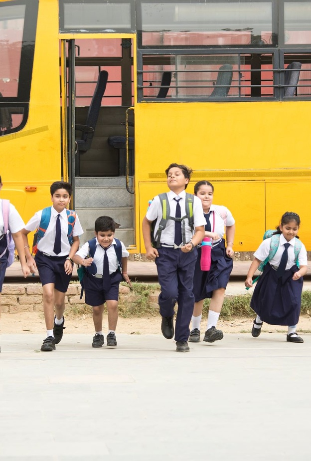 العودة إلى المدارس .. جهود سلامة الطفل في تأمين الأطفال داخل الحافلات المدرسية