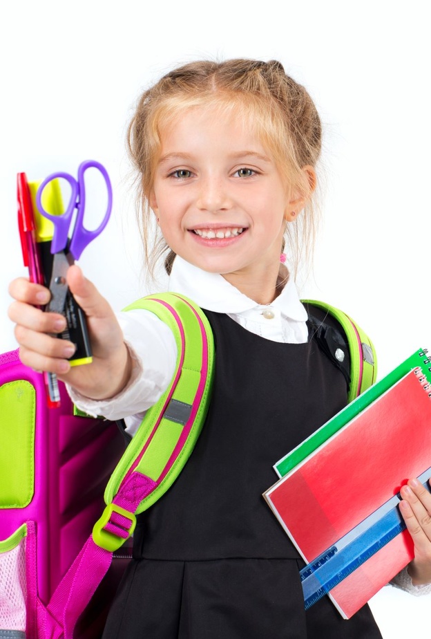 العودة إلى المدارس .. نصائح طبيبة حول اختيار الحقيبة المدرسية
