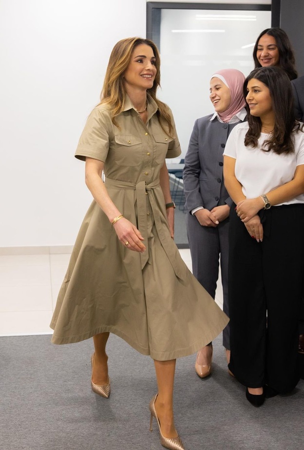 إطلالات الملكة رانيا أنيقة وكما لم نراها من قبل بمناسبة عيد ميلادها الـ52