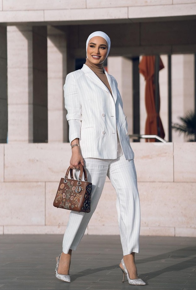 بدلات راقية للصبايا المحجبات من وحي دلال الدوب 