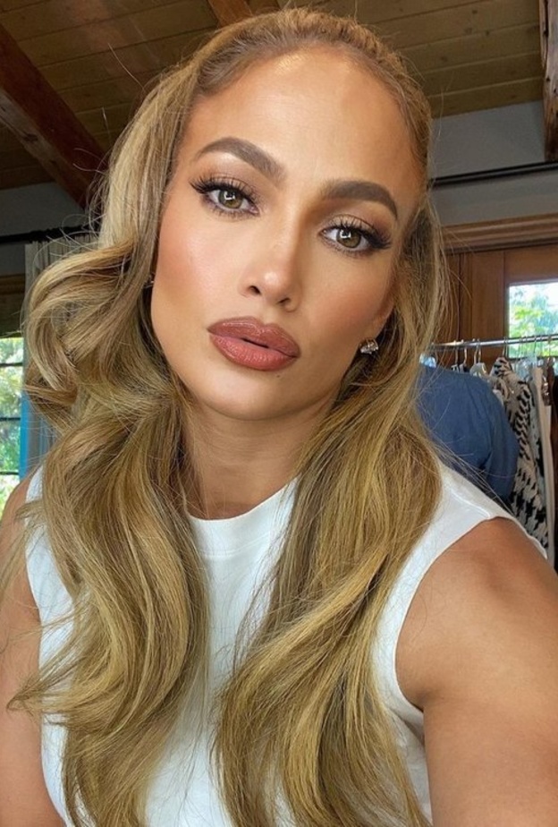 برج الأسد مكياج جذاب يلفت الأنظار